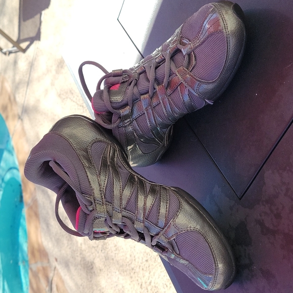 Nike 7 Sneakers - Picture 1 of 3